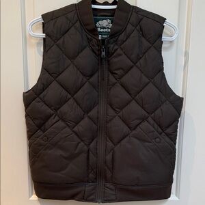 Roots XS Deep Olive Quilted Vest  - snap front pockets